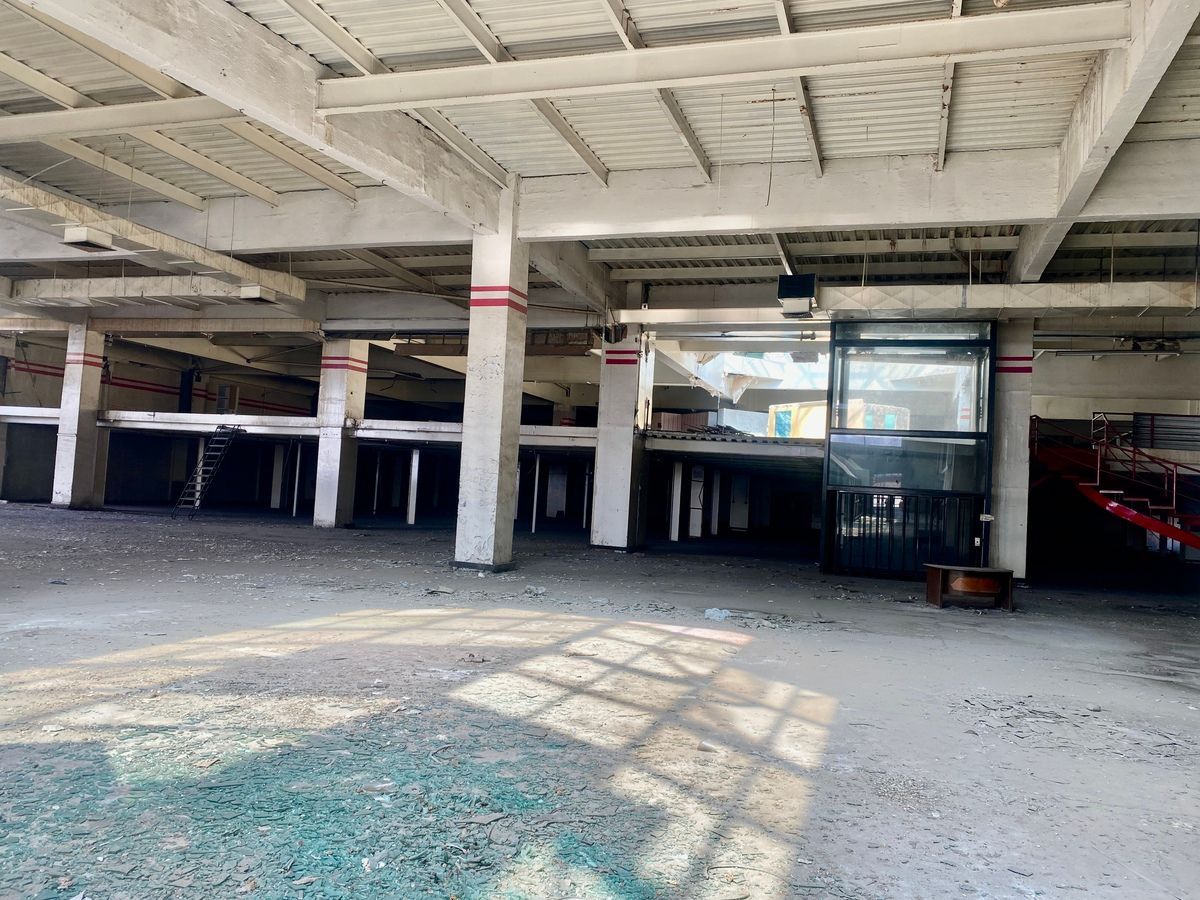 4 de 17: Estacionamiento techado