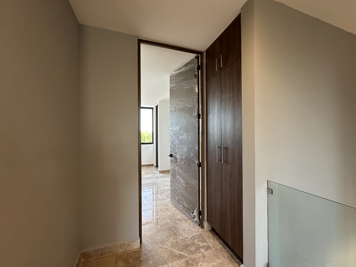 15 of 27: PUERTA HACIA HAB PRINCIPAL