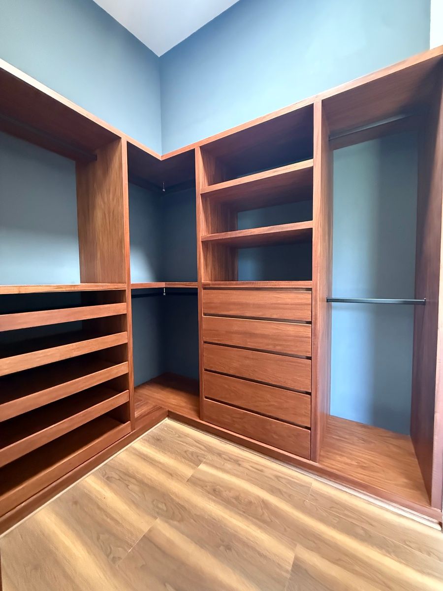 38 de 42: Recámara secundaria 3, vestidor