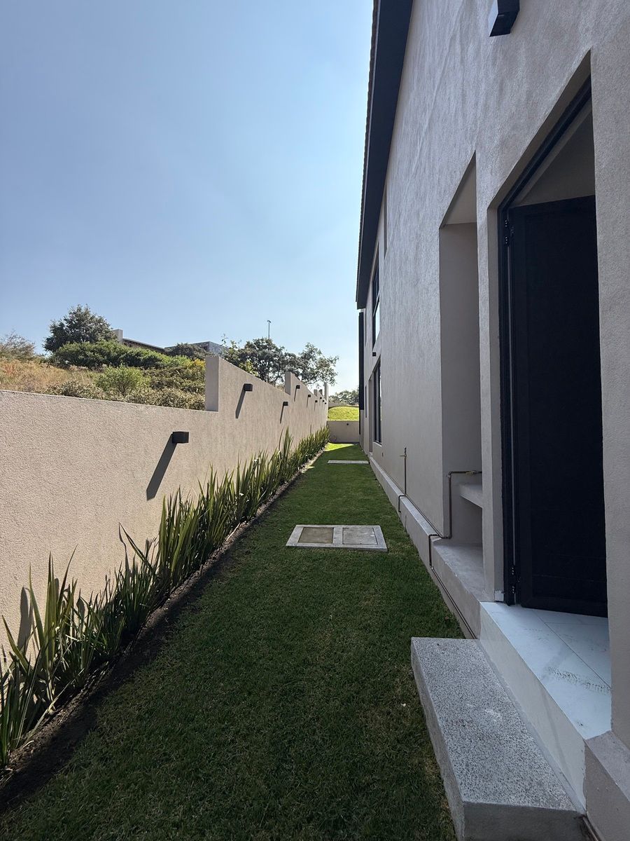 17 de 42: Pasillo lateral