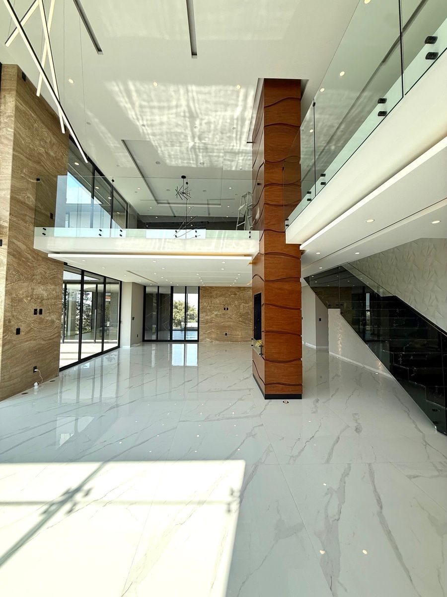 19 de 42: Sala, comedor