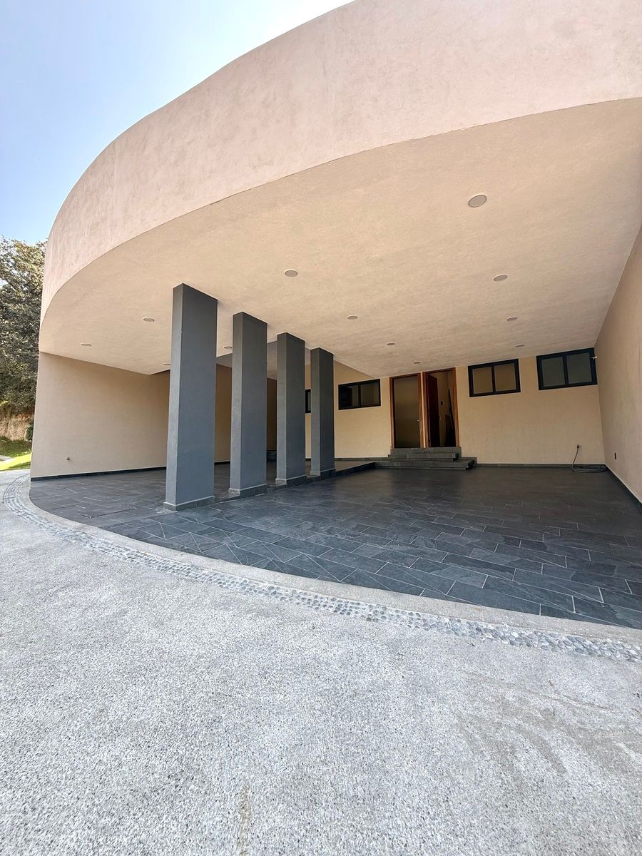 42 de 42: Garage, 2 cuartos de servicio