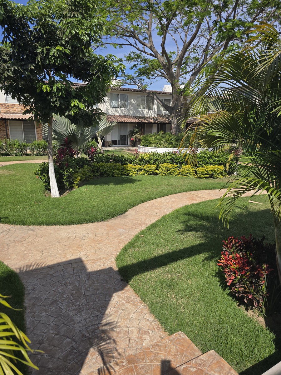 24 of 32: Área común.