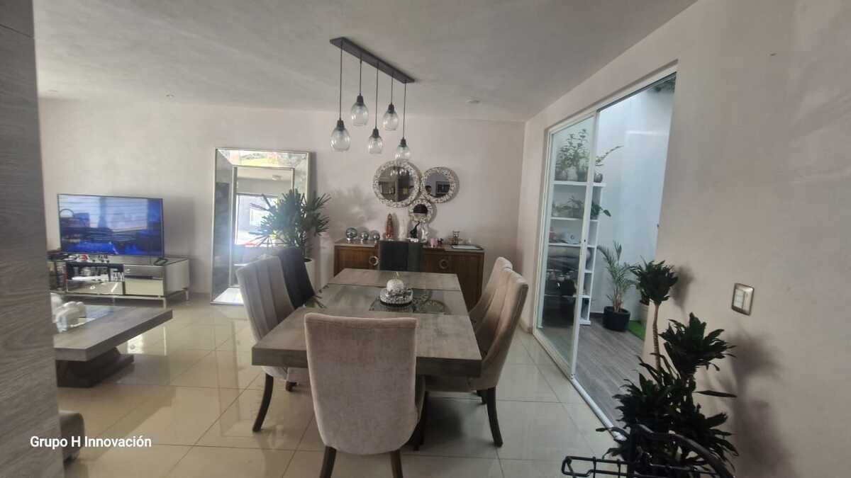 2 of 15: AREA DE COMEDOR