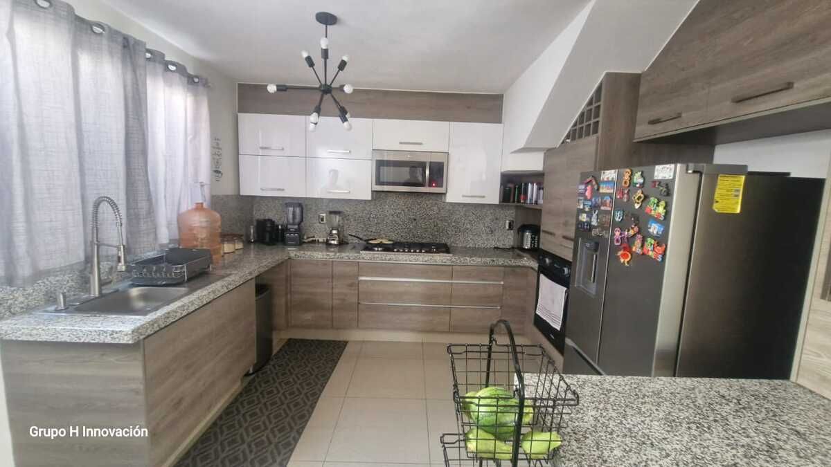 11 of 15: COCINA EQUIPADA