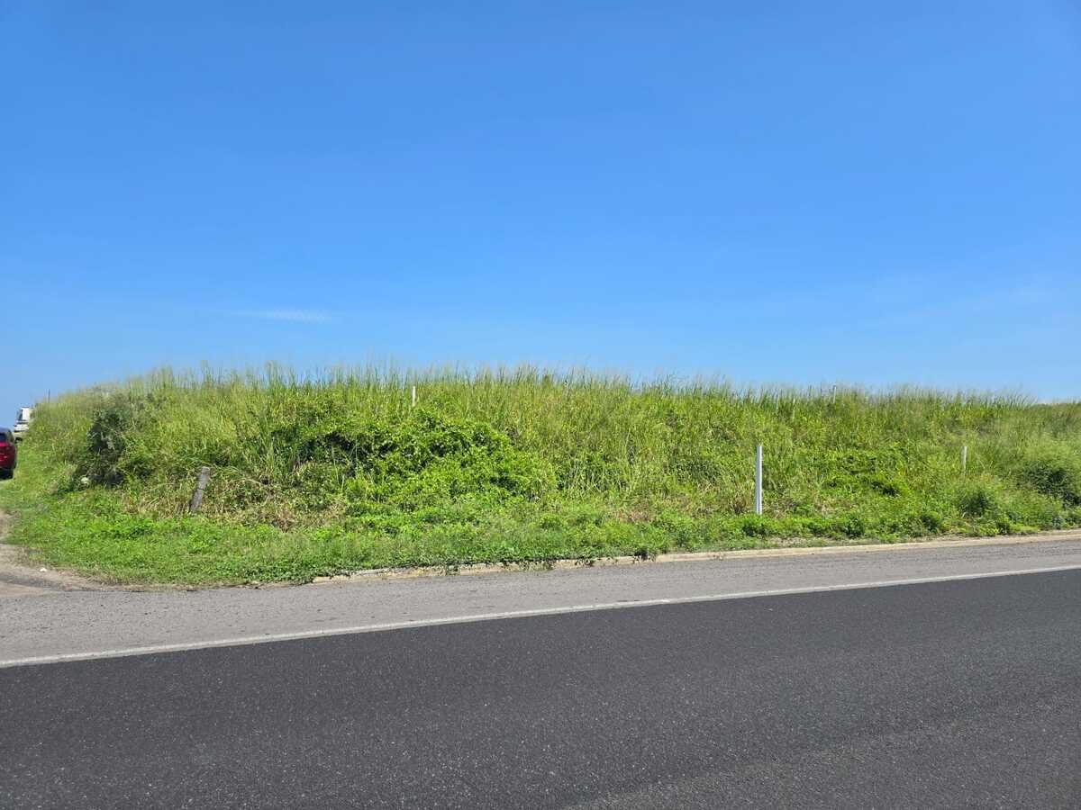 Terreno en venta en el boulevard Antón Lizardo