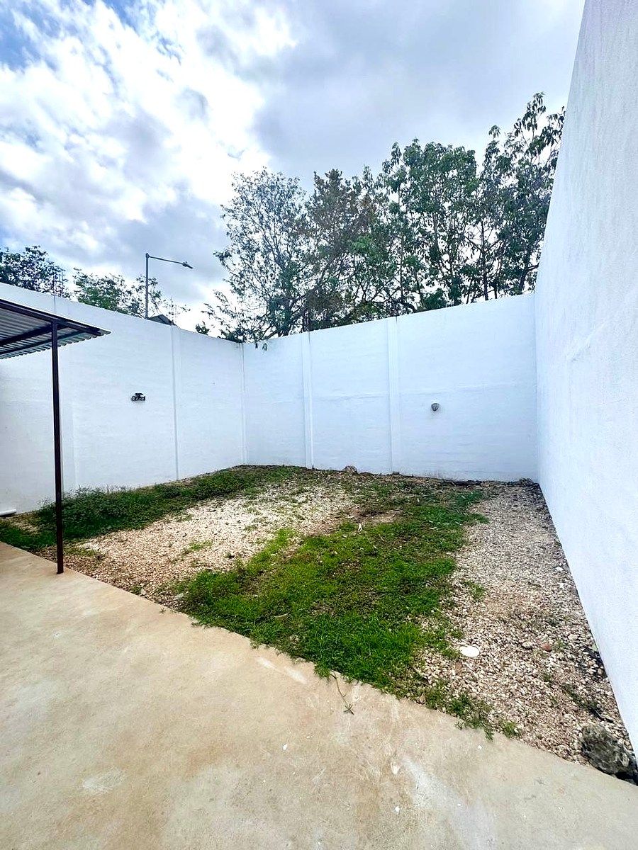 21 de 21: PATIO POSTERIOR