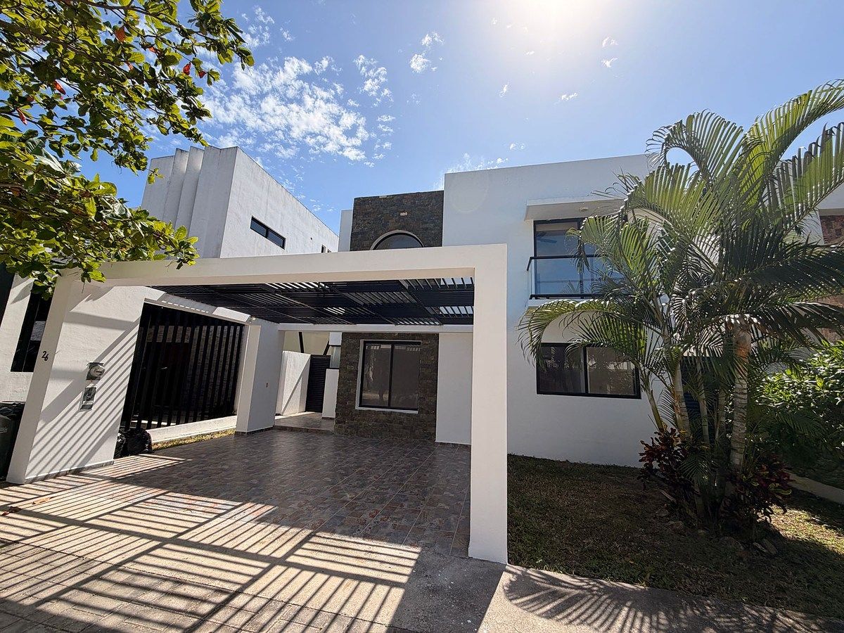 1 de 15: Fachada principal