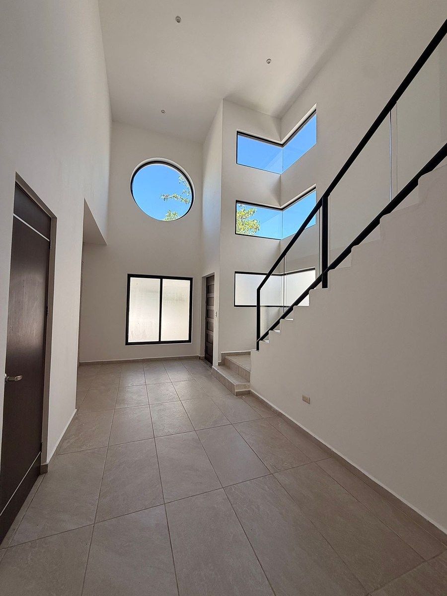 3 de 15: Vestibulo doble altura