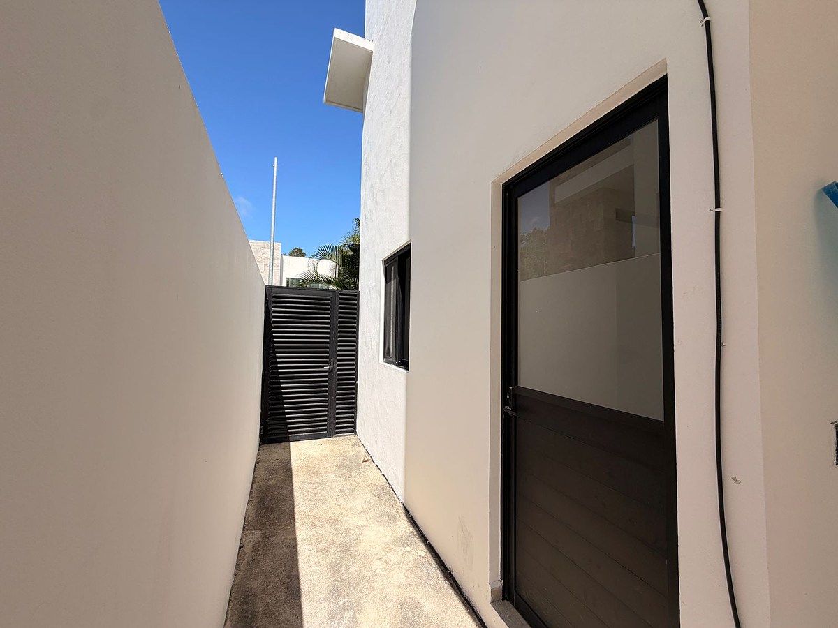 15 de 15: Cuarto de servicio con baño completo