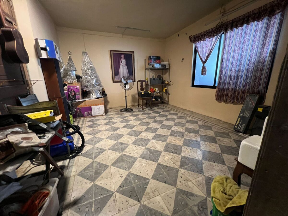 Cuarto con escritorio y cortina - casa venta Mercedes, foto 6 de 10