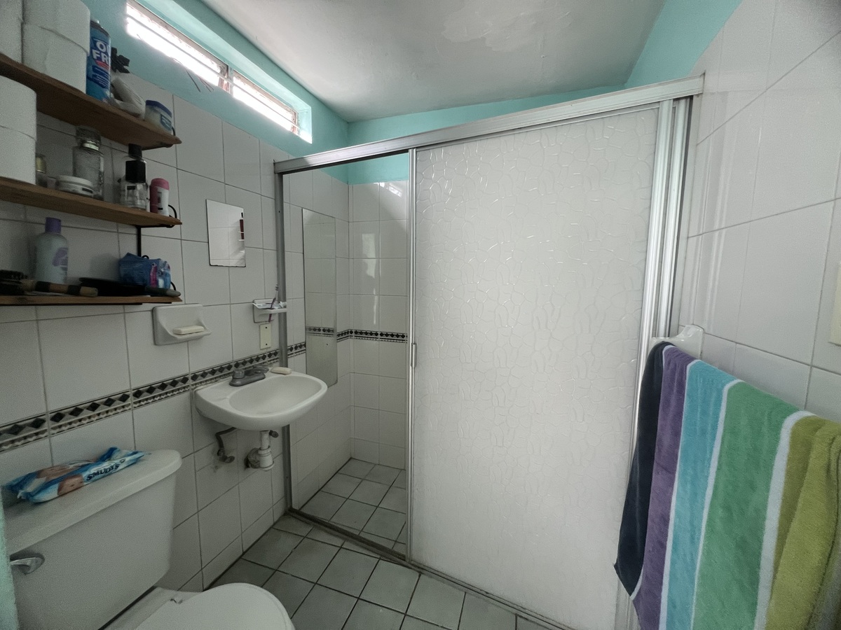 11 of 18: BAÑO COMPLETO