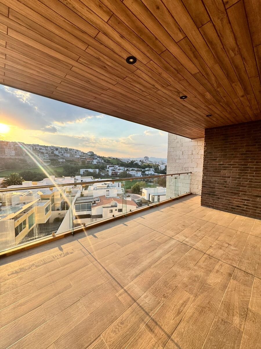 15 of 18: terraza del departamento