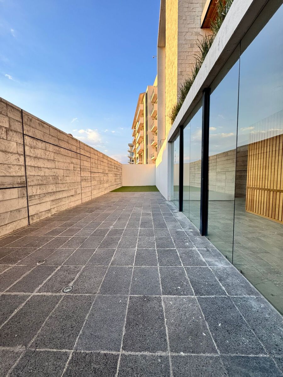 18 of 18: planta baja de la torre