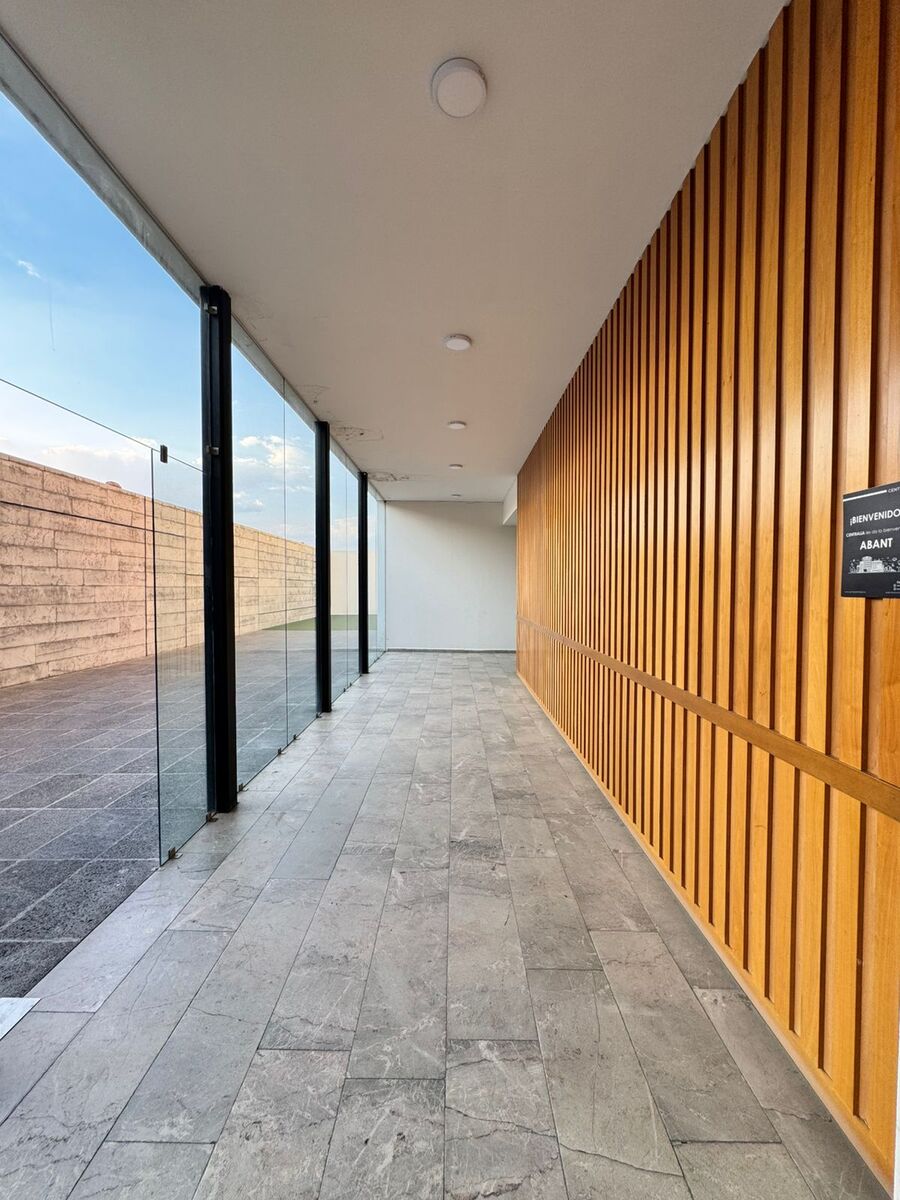 17 of 18: planta baja de la torre