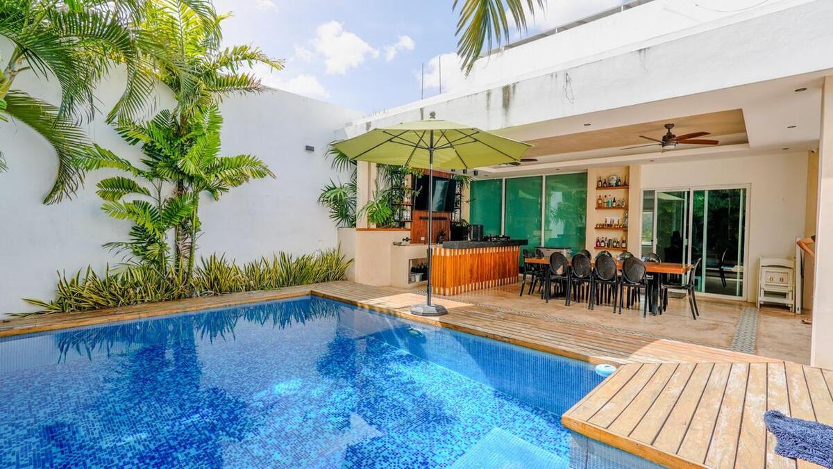 1 de 13: Fachada Posterior