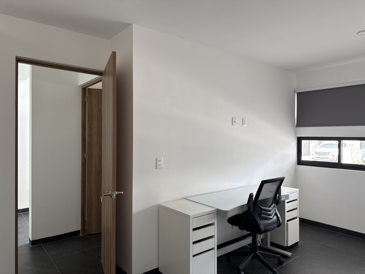 3 of 26: Recamara en planta baja.