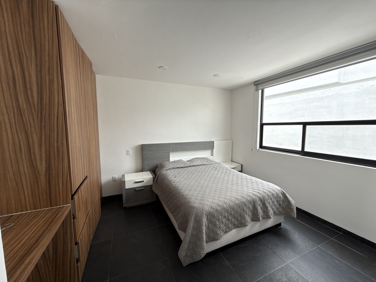 14 of 26: Recamara secundaria 2.