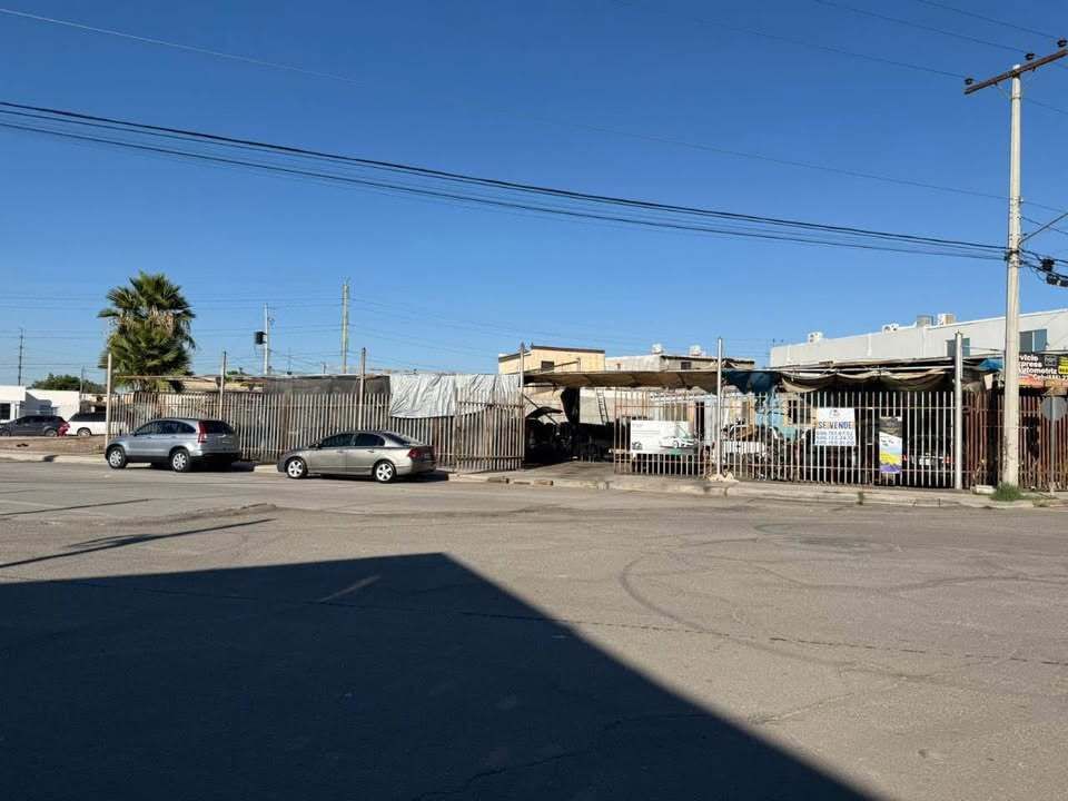 Se vende amplio terreno en Fracc. Villas Del Rey (Mexicali, B.C.)