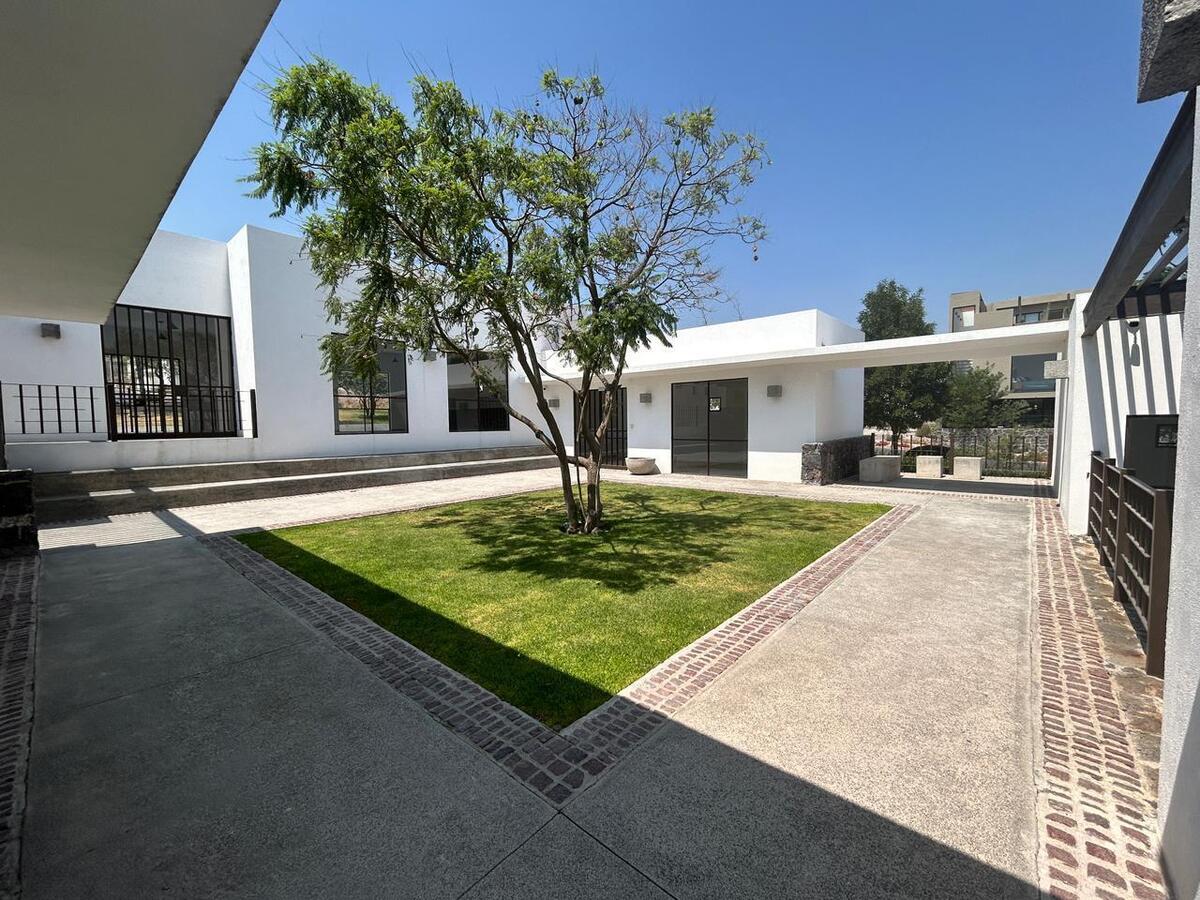 25 of 26: Jardín de amenidades.