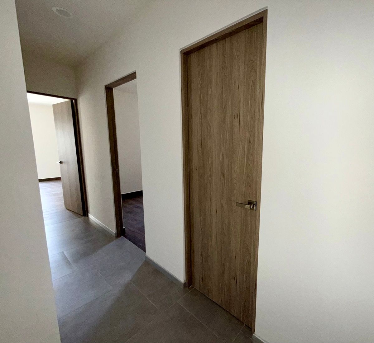 3 of 22: Pasillo recamaras