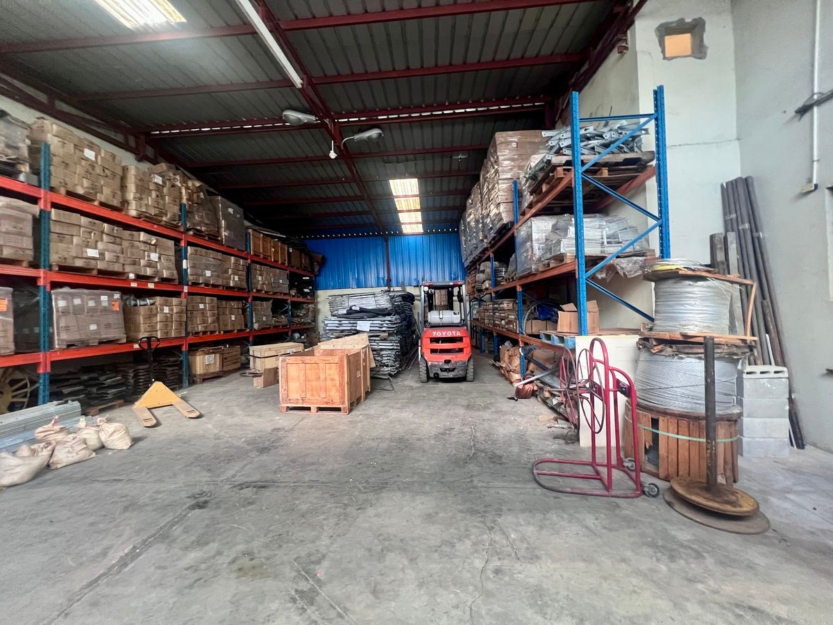 10 de 10: Almacén doble altura