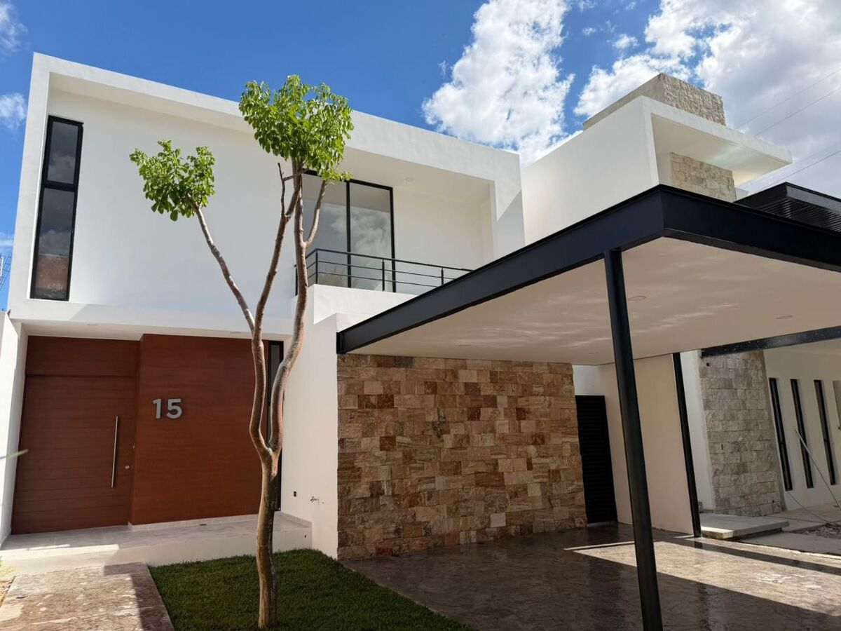 1 of 16: Fachada Principal