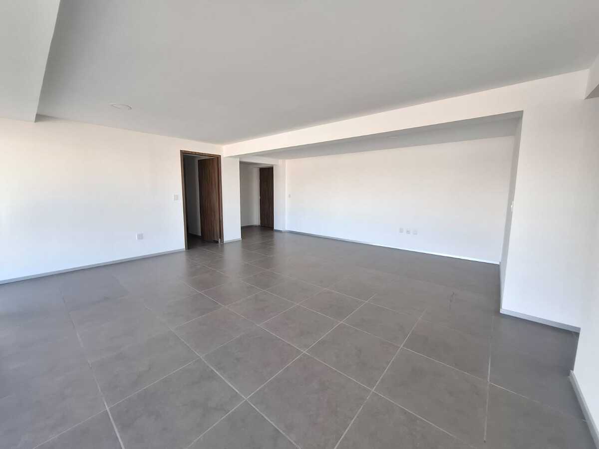 4 de 29: sala - comedor /entrada principal y entrada a la cocina