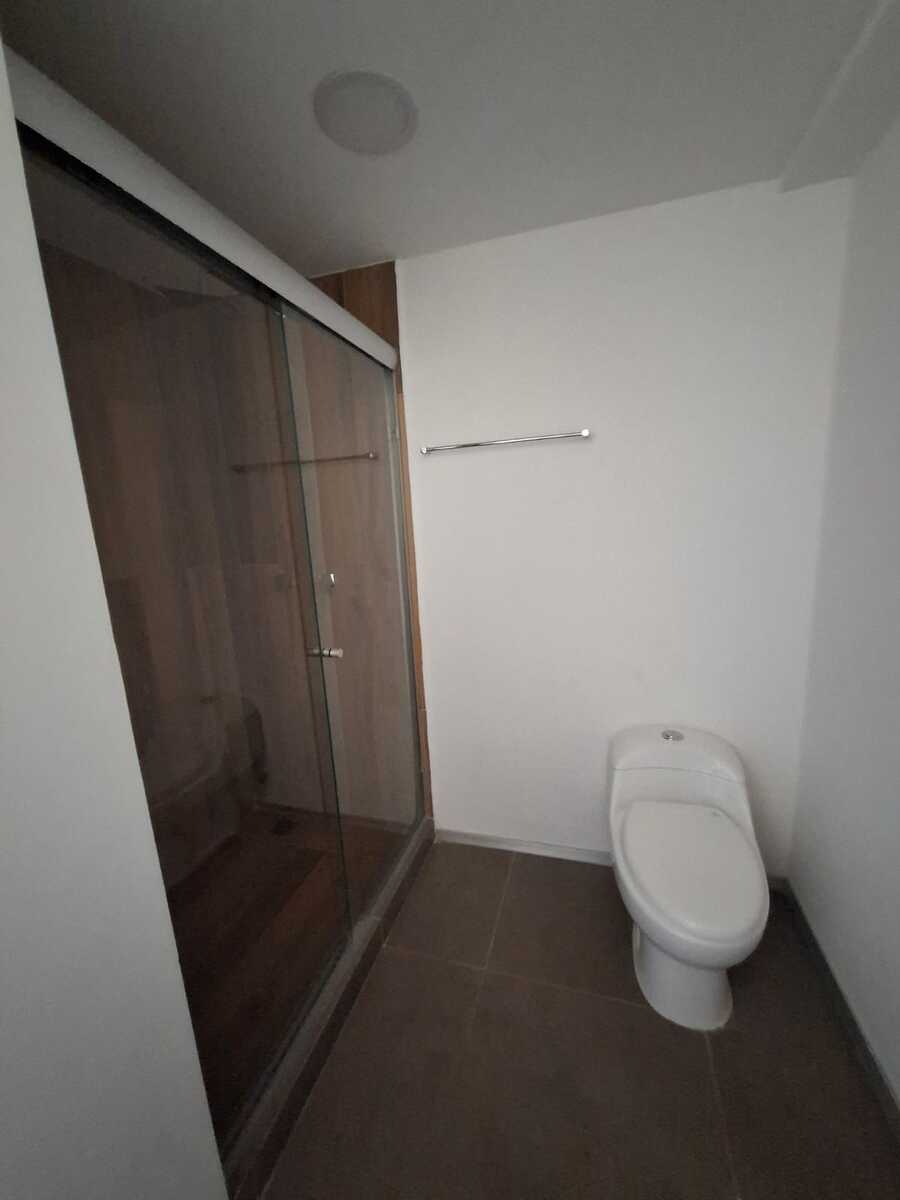 22 de 29: baño completo / recámaras secundarias