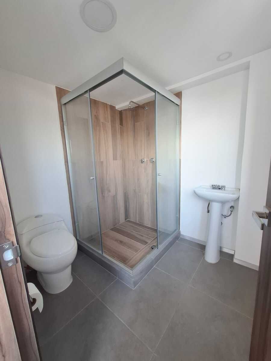 12 de 29: baño completo / cuarto de servicio