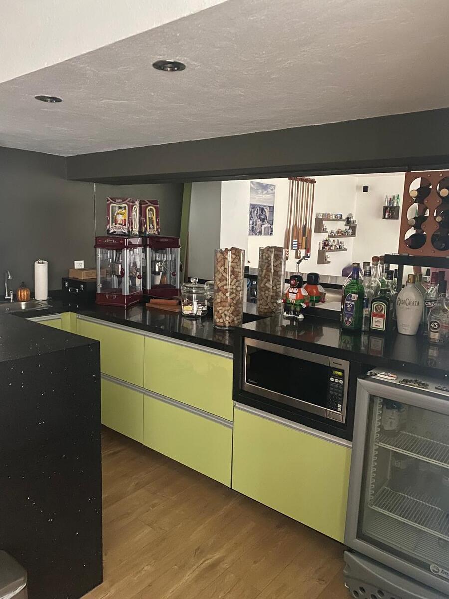 14 de 23: cuarto de juegos/bar