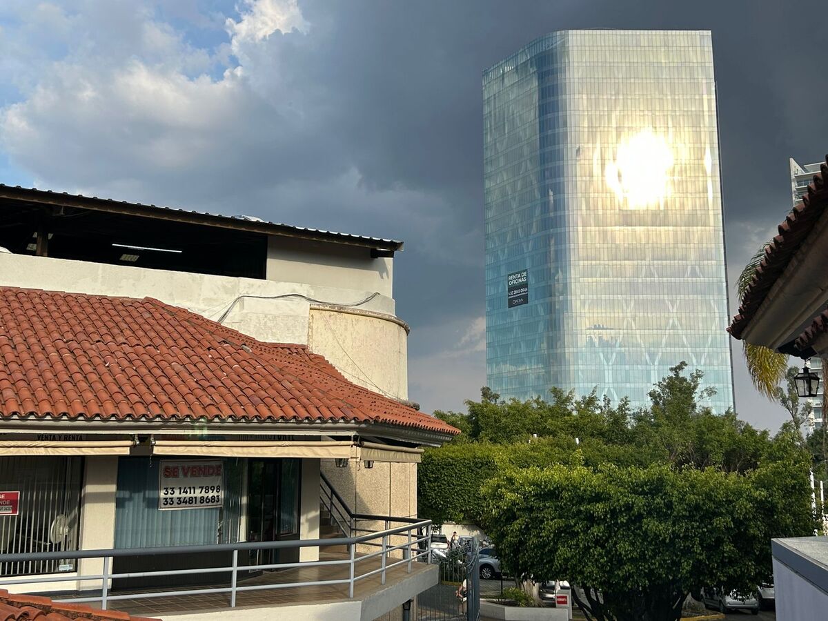 9 of 14: EXCELENTE UBICACION