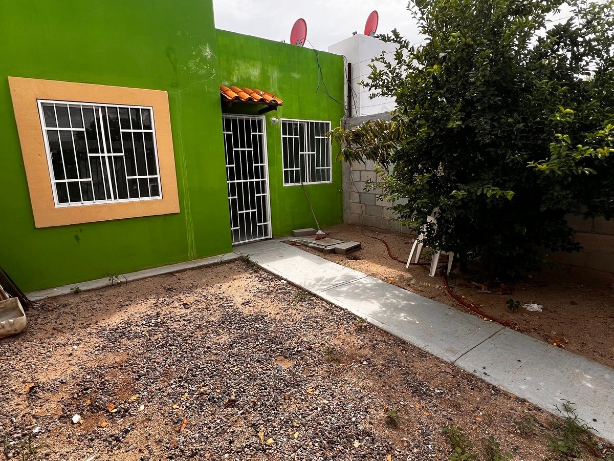 1 de 8: Patio frontal