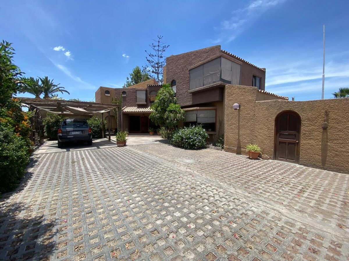 15 de 20: Amplio estacionamiento