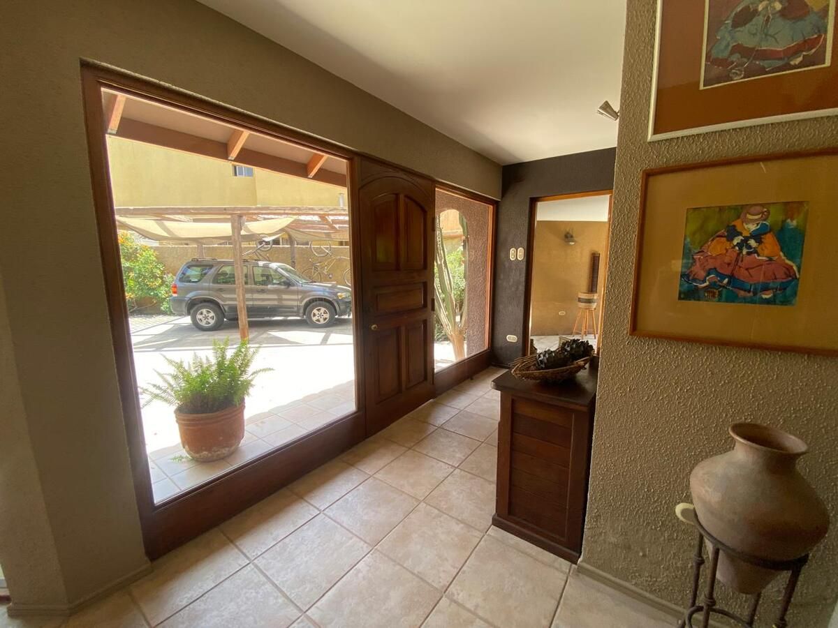 17 de 20: Puerta principal