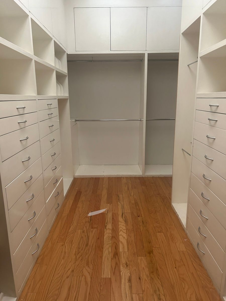 22 de 24: Vestidor principal