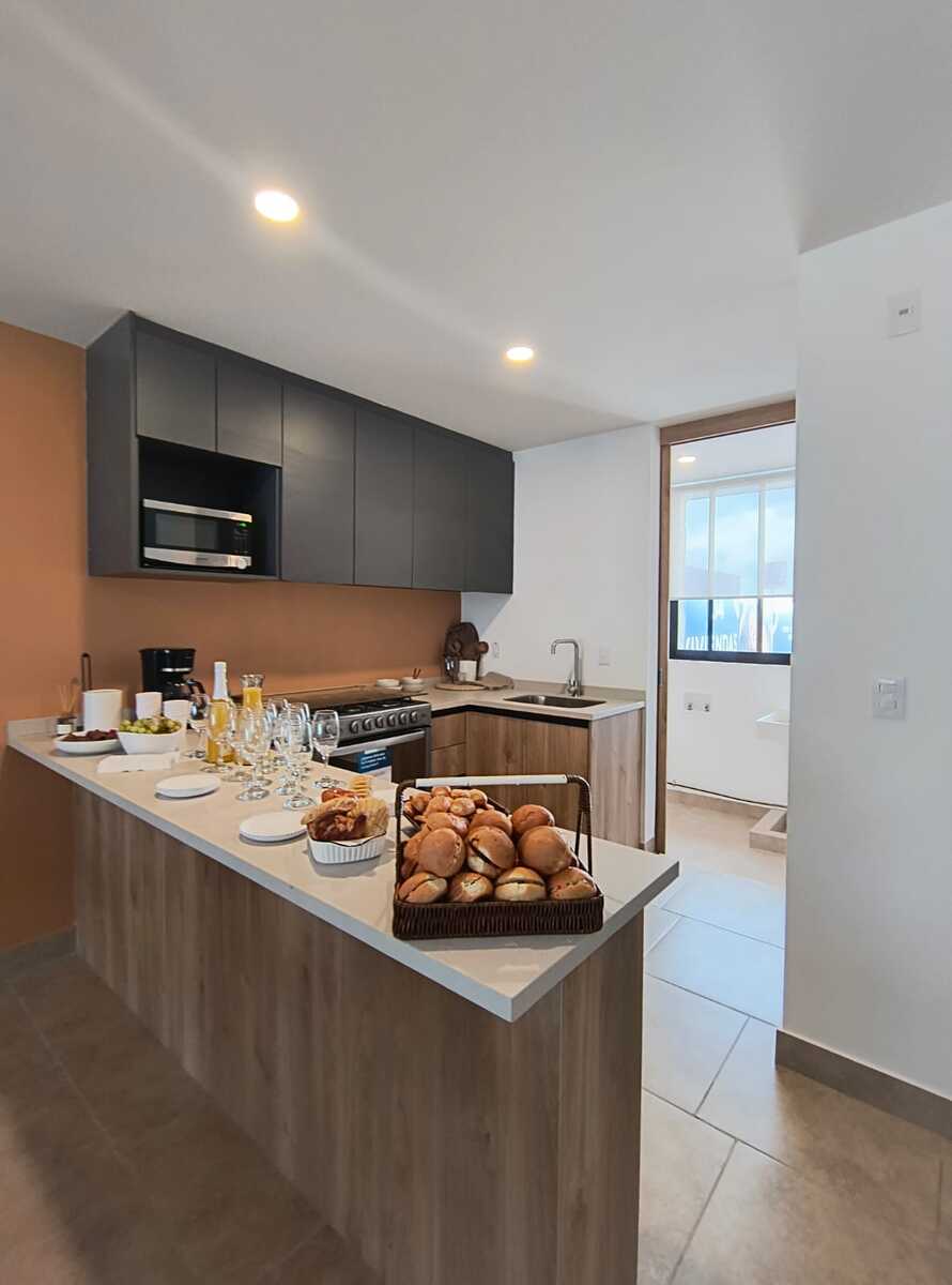 1 of 14: Cocina equipada