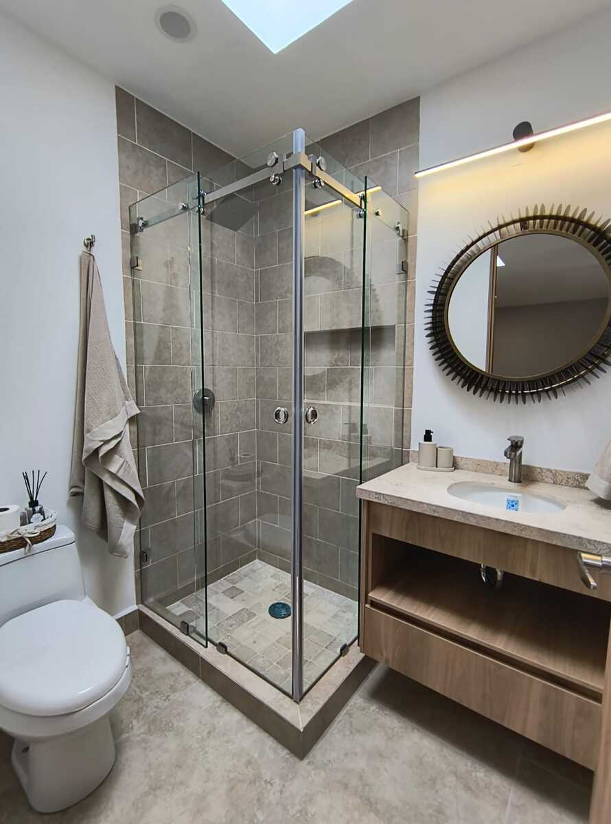 9 of 14: Baño completo