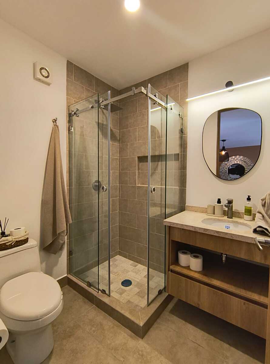 6 of 14: Baño completo en PB