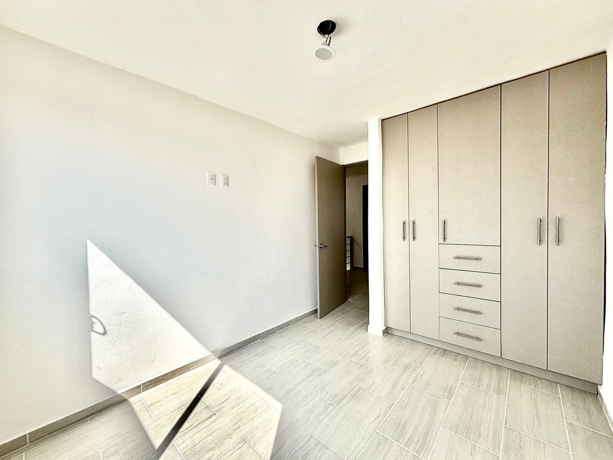 21 de 28: recámara secundaria 1 con clóset