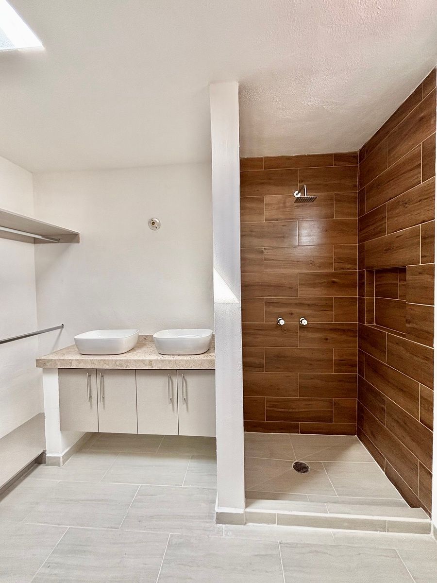 20 de 28: Baño en rec. ppal