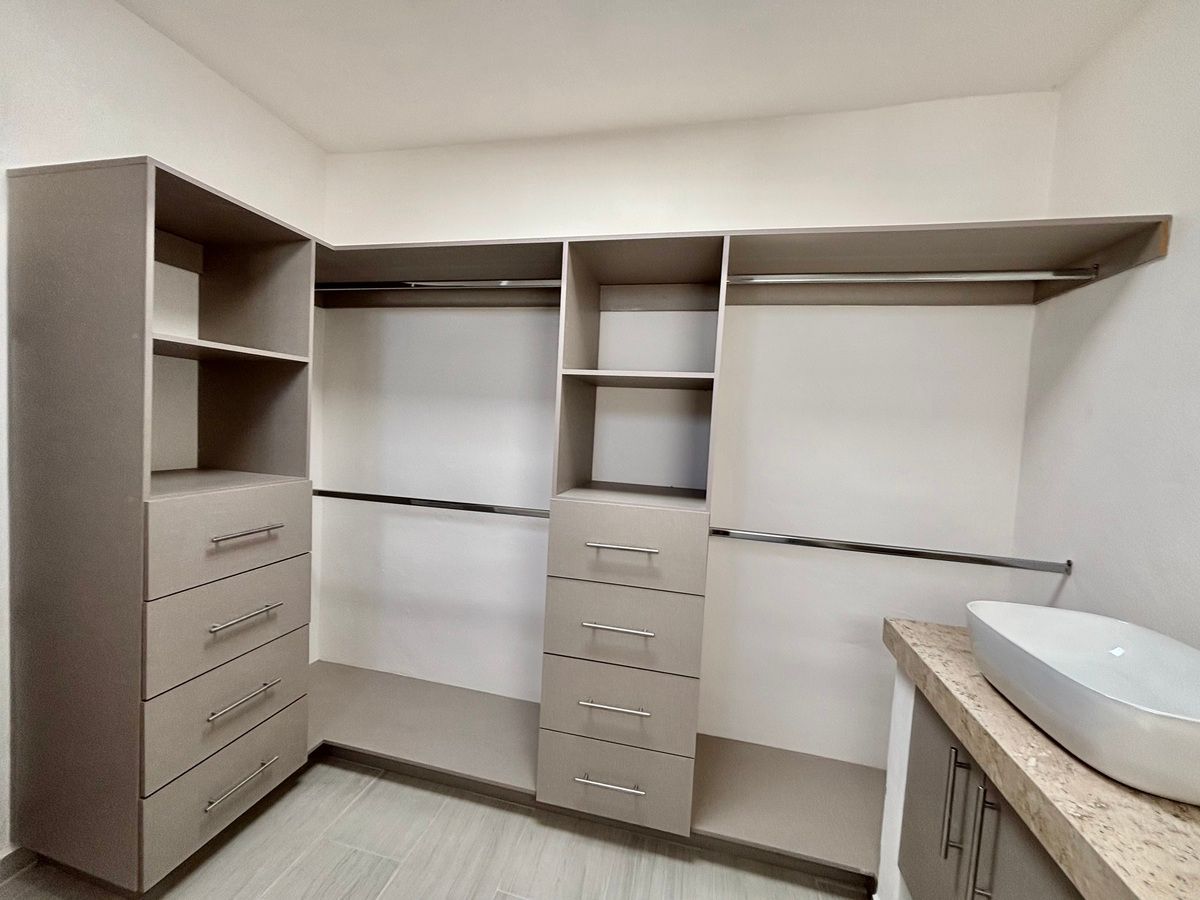 18 de 28: Doble lavabo en rec ppal