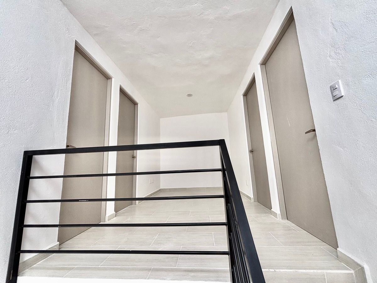 12 de 28: Al fondo sala de T.V.