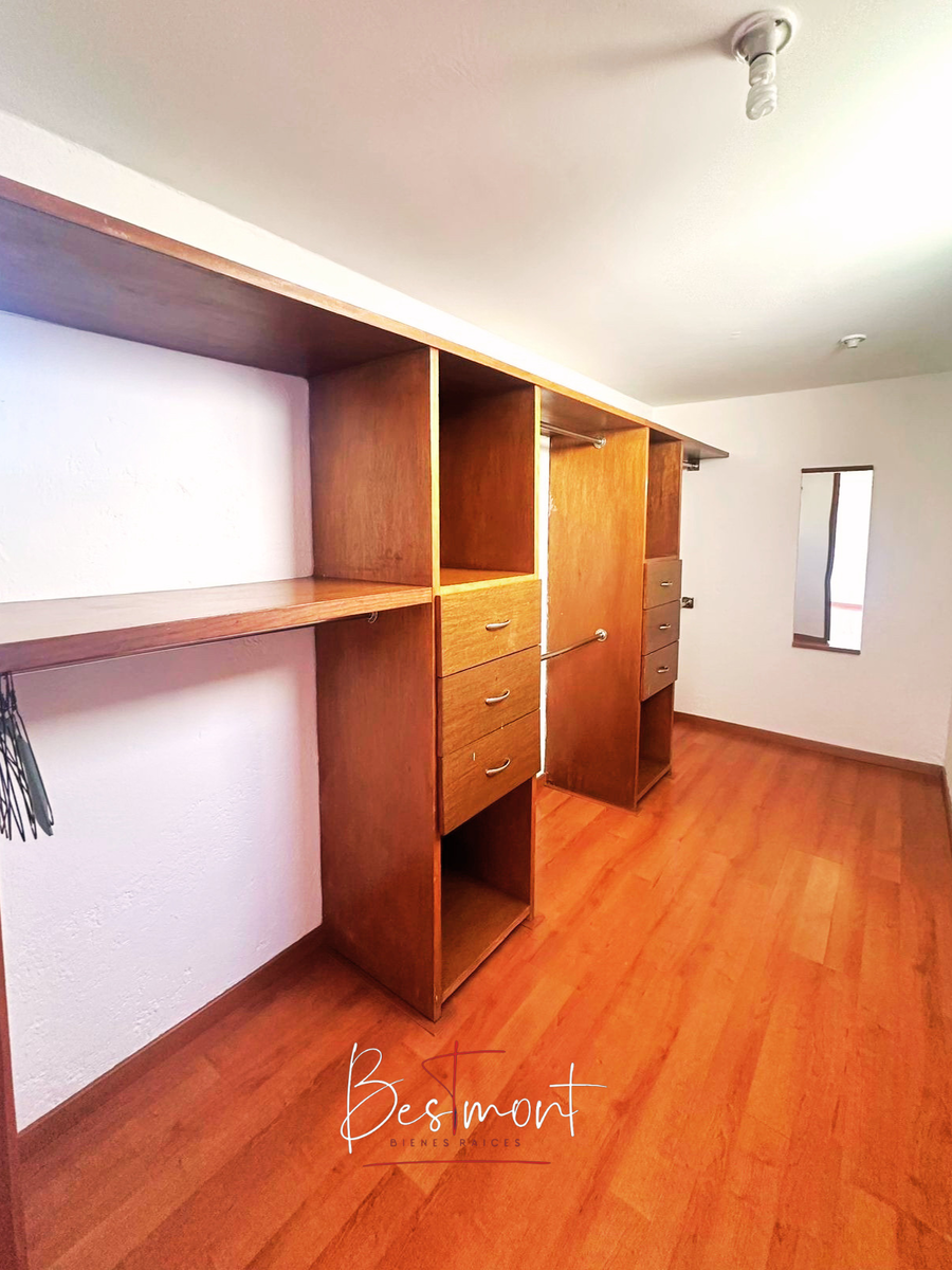 21 de 27: Vestidor recámara principal