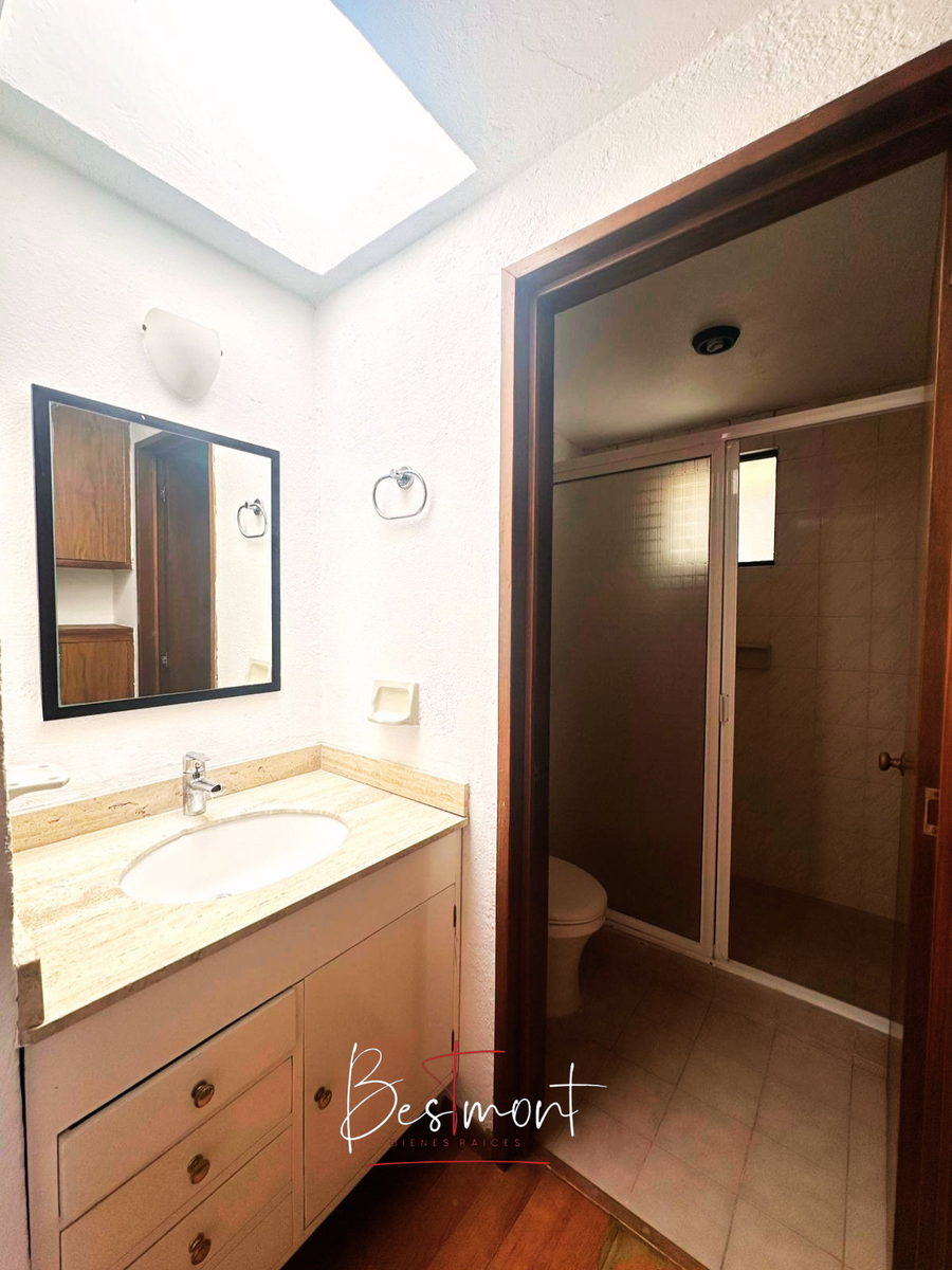 22 de 27: Baño completo recámara principal