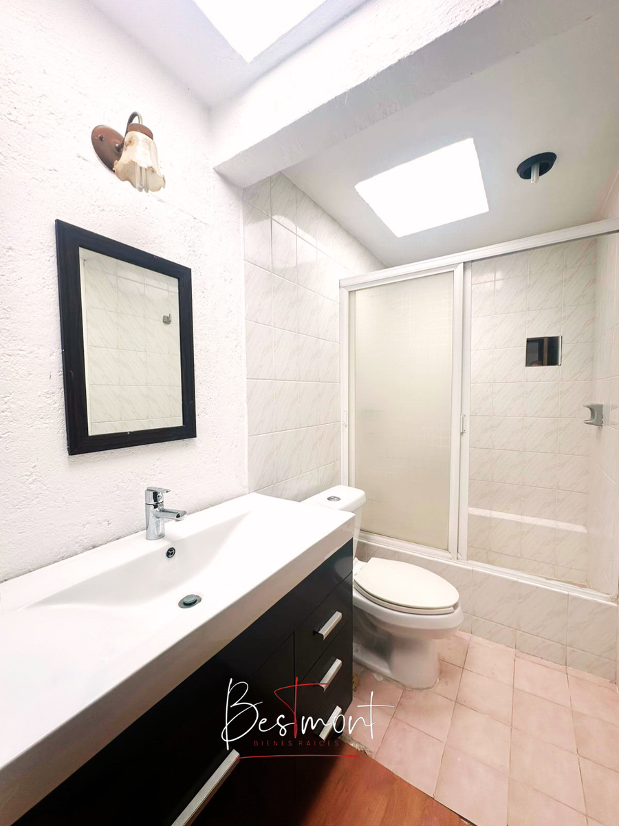 26 de 27: Baño completo compartido recámaras secundarias