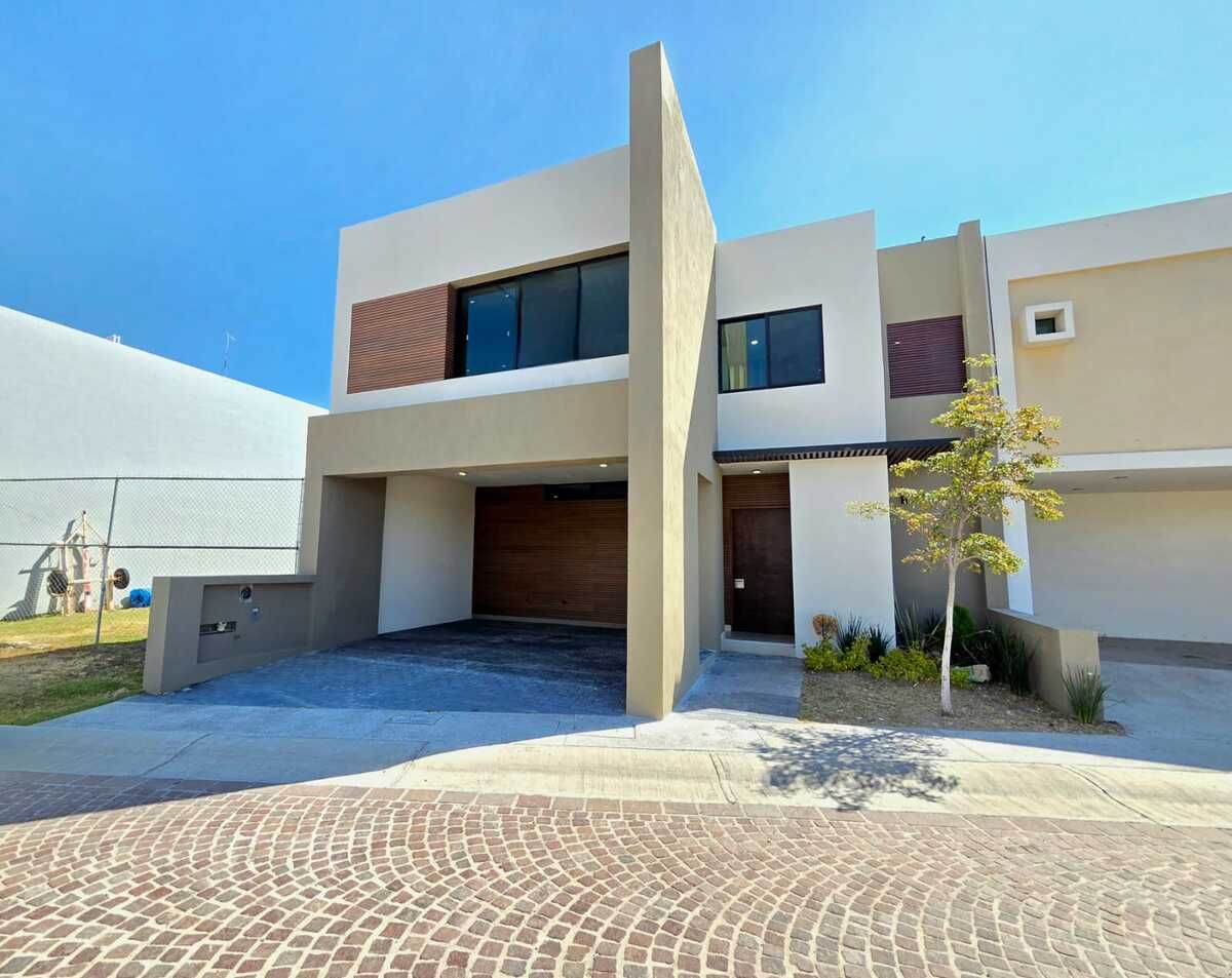 1 de 28: Fachada lateral