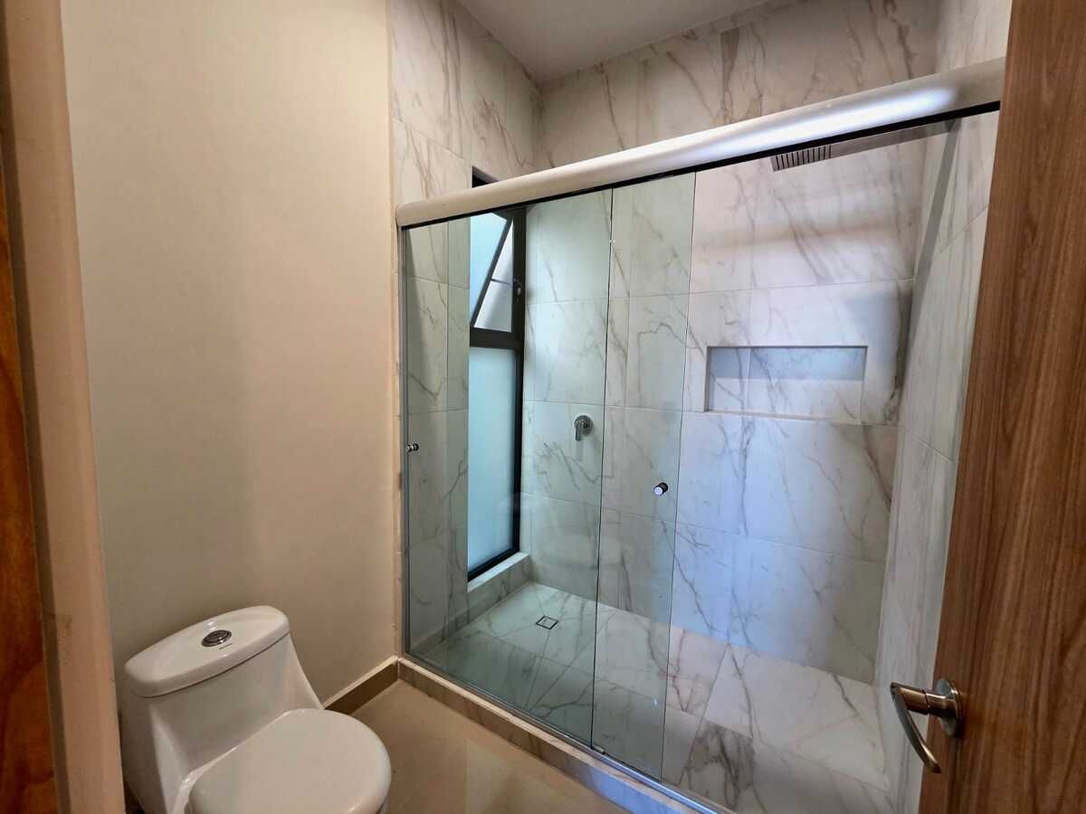 18 de 28: Baño de recamara secundaria