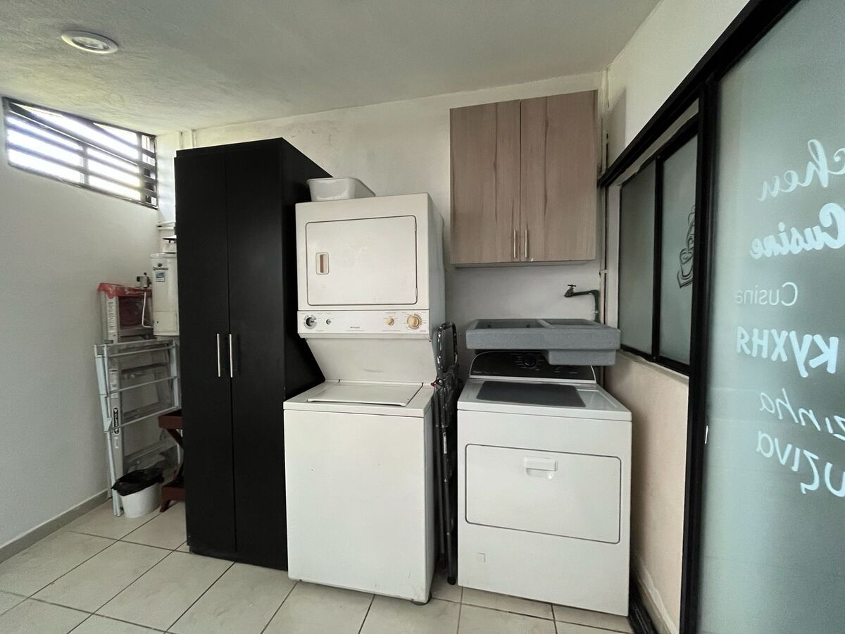 8 de 25: Cuarto de servicio.