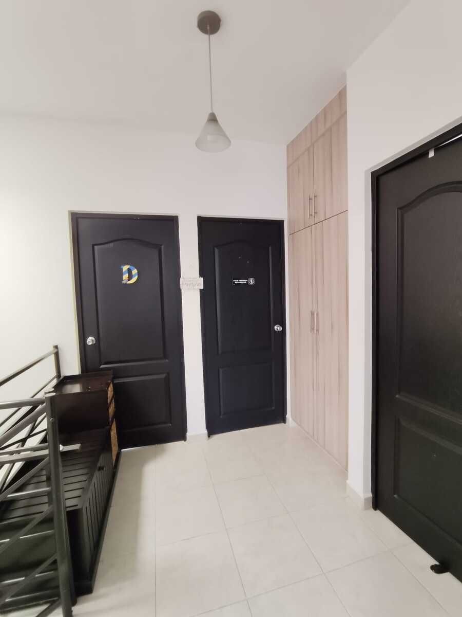 16 de 25: Recibidor a recámaras en segunda planta.